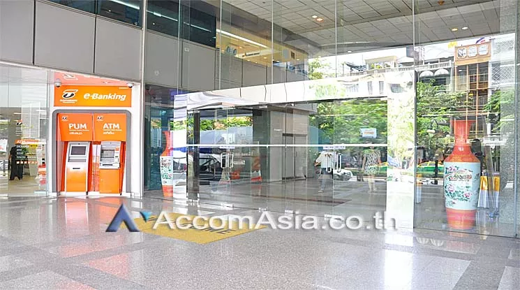 8  Office Space For Rent in Silom ,Bangkok BTS Surasak at Vorawat Building AA12863